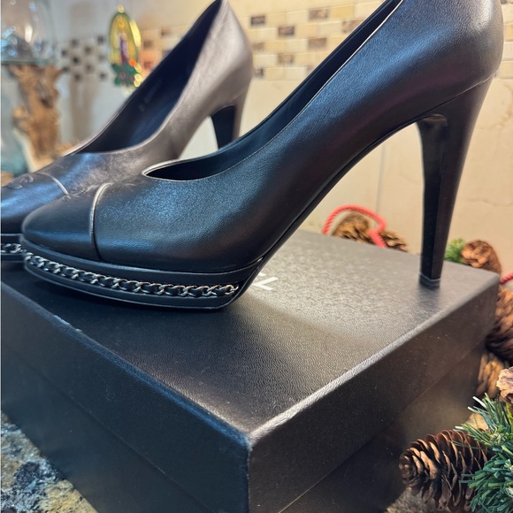 CHANEL Black Chain and Stiletto pumps 4 in. heel.  chain  Italy 42 (US 11.5) EUC - Picture 5 of 9